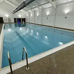 Ferienhaus Bay Breeze - Part Of The The Bay Village With Pool, Gym And Direct Access, Pub, Restaurant, Tennis And Meadows Walks