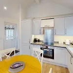 Ferienhaus Bay Breeze - Part Of The The Bay Village With Pool, Gym And Direct Access, Pub, Restaurant, Tennis And Meadows Walks *
