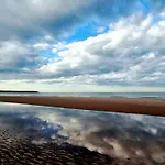 Bay Breeze - Part Of The The Bay Village With Pool, Gym And Direct Access, Pub, Restaurant, Tennis And Meadows Walks Dom wakacyjny
