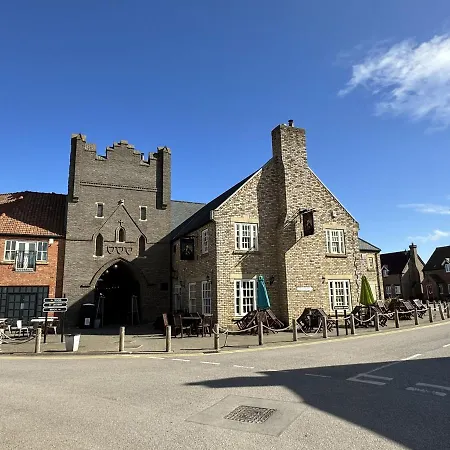 Bay Breeze - Part Of The The Bay Village With Pool, Gym And Direct Access, Pub, Restaurant, Tennis And Meadows Walks Filey