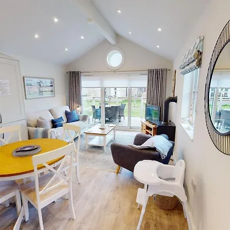 Bay Breeze - Part Of The The Bay Village With Pool, Gym And Direct Access, Pub, Restaurant, Tennis And Meadows Walks Vakantiehuis Filey