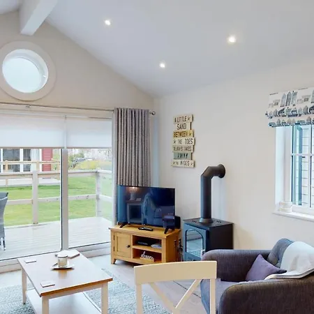 Bay Breeze - Part Of The The Bay Village With Pool, Gym And Direct Access, Pub, Restaurant, Tennis And Meadows Walks Filey