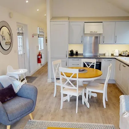 Vakantiehuis Bay Breeze - Part Of The The Bay Village With Pool, Gym And Direct Access, Pub, Restaurant, Tennis And Meadows Walks