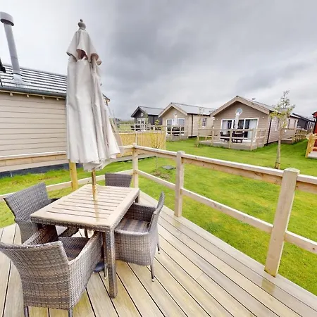 Vakantiehuis Bay Breeze - Part Of The The Bay Village With Pool, Gym And Direct Access, Pub, Restaurant, Tennis And Meadows Walks *