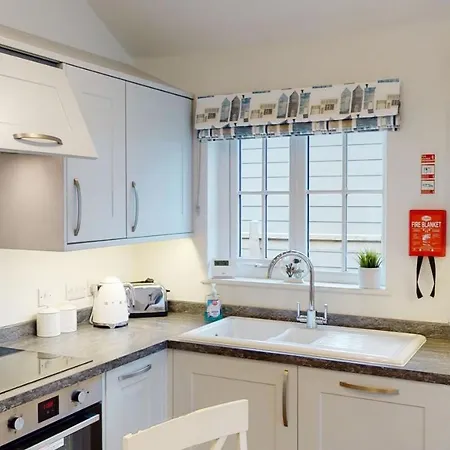 Bay Breeze - Part Of The The Bay Village With Pool, Gym And Direct Access, Pub, Restaurant, Tennis And Meadows Walks Vakantiehuis
