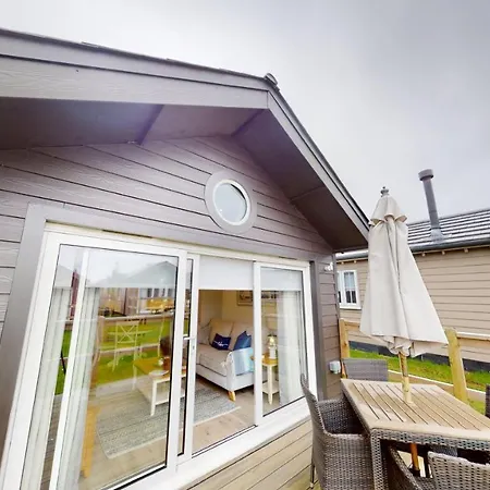 Bay Breeze - Part Of The The Bay Village With Pool, Gym And Direct Access, Pub, Restaurant, Tennis And Meadows Walks Filey