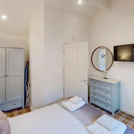 Vakantiehuis Bay Breeze - Part Of The The Bay Village With Pool, Gym And Direct Access, Pub, Restaurant, Tennis And Meadows Walks Filey