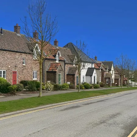 Bay Breeze - Part Of The The Bay Village With Pool, Gym And Direct Access, Pub, Restaurant, Tennis And Meadows Walks