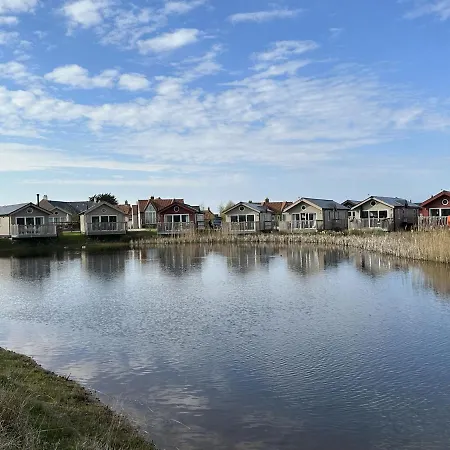 Bay Breeze - Part Of The The Bay Village With Pool, Gym And Direct Access, Pub, Restaurant, Tennis And Meadows Walks *