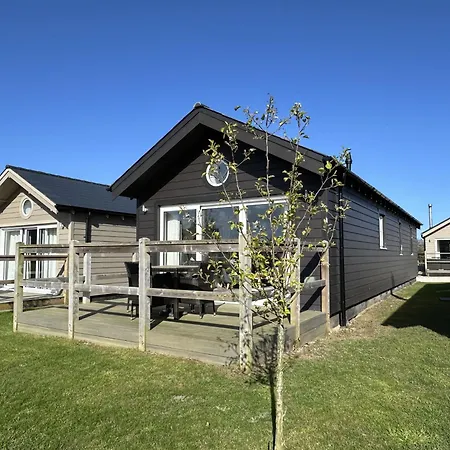 Vakantiehuis Bay Breeze - Part Of The The Bay Village With Pool, Gym And Direct Access, Pub, Restaurant, Tennis And Meadows Walks Filey