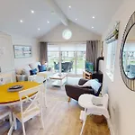 Bay Breeze - Part Of The The Bay Village With Pool, Gym And Direct Access, Pub, Restaurant, Tennis And Meadows Walks בית נופש פילי